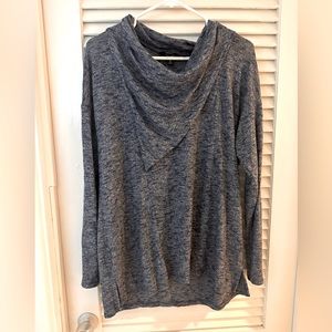 Vera Wang medium blue sweater